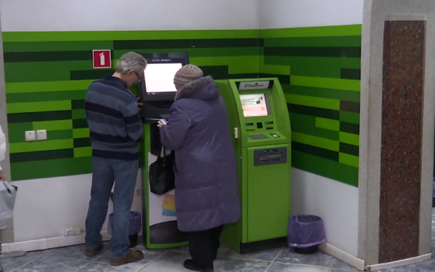 ПриватБанк обнуляет пенсионные карты: можно потерять не одну выплату