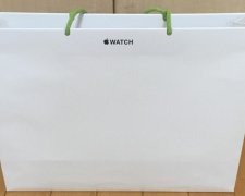 В популярному шоу висміяли паперовий пакет Apple