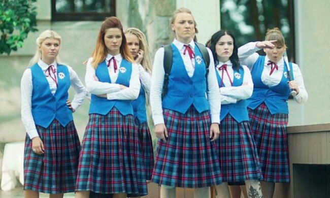 Заигрались! Участницы "Пацанок" учат зрителей целоваться 