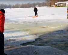 На льду, скриншот из видео