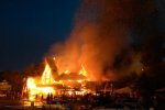 У Києві згорів популярний ресторан: кадри з місця