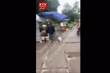 В Киеве хитрые торговцы устроили настоящий Шанхай, ступить негде: "Это еще метро не построили"