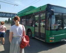 В Днепре быдло-маршрутчик чуть не раздавил пассажира дверью, - "За**ли все"