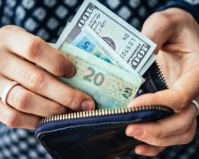 Підвищення зарплати в Україні: експерт назвав підводні камені