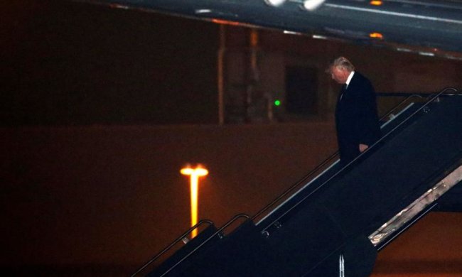 США розслідують небезпечний повітряний інцидент з Трампом