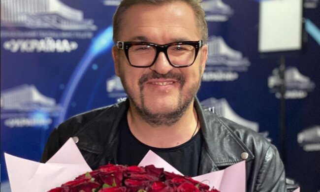 Пономарьов сьорбнув загадкового "зілля" і зачарував українок: "Таємниця..."