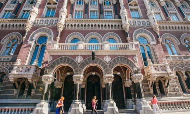 Страшный дефолт: Гройсман рассказал о валютном аде, который накроет Украину 