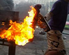 В Харькове "поджарили" массажный салон "коктейлями Молотова"