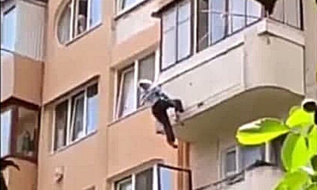 Бабушка в Тернополе, фото с Telegram-канала ДСНС Украины