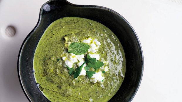 незвичайний рецепт супу зі шпинатом і грецьким йогуртом