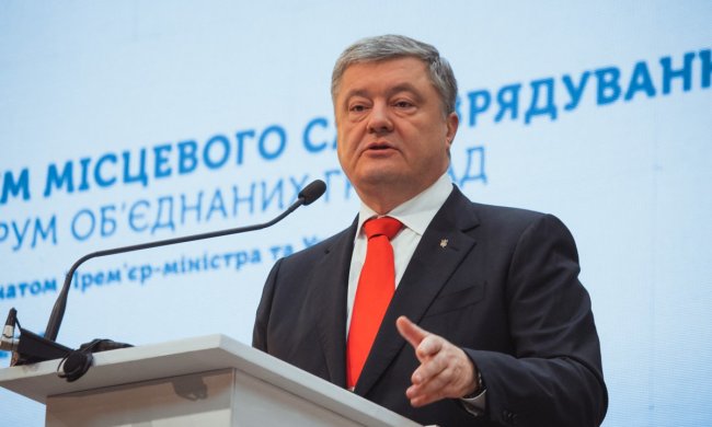 Порошенко прийшов кайфувати від джазу в компанії двох незнайомок: "Із рота випало"