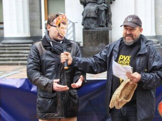 Митинг под Верховной Радой, фото: Буквы