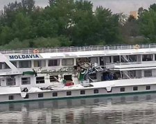 Українська баржа протаранила пасажирський теплохід у водах Угорщини