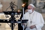 Папа Римський вперше нап'ялив маску, на Бога надії мало