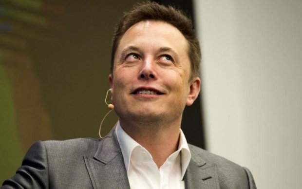 Божевілля SpaceX: Ілон Маск розкрив всі секрети нової Tesla Roadster