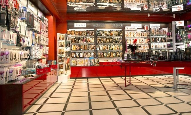 Неизвестные обнесли интим-салон на 100 тысяч