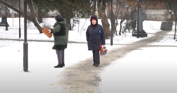 Во Львове дороги начнут посыпать кофейной гущей, скриншот из видео
