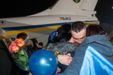Освобожденным из плена украинцам некуда идти из "Феофании": что будет с бывшими пленниками