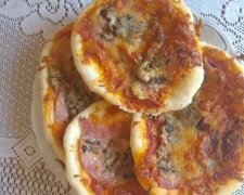 Мини-пицца с ветчиной и грибами: и на ужин, и на завтрак, и на перекус в школу, рецепт