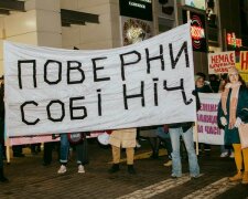 "Поверни собі ніч": у Львові борці за "традиційні цінності" закидали яйцями марш проти насильства над жінками