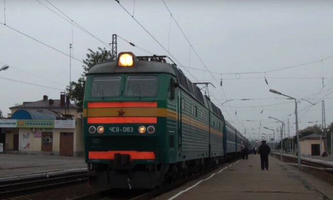 поезд, скриншот из видео