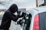 В Києві активізувалися автокрадії: злочинці "бомблять" машини на магнітоли, гаманці та дзеркала