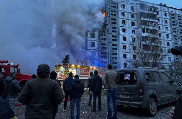 Наслідки ракетної атаки, фото: МВС України