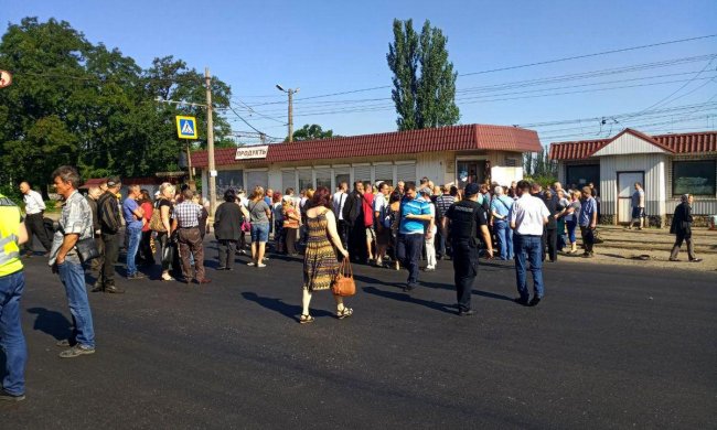 Днiпро заполонили десятки розлючених людей: вулицi перекрито, замiшанi мiльйони