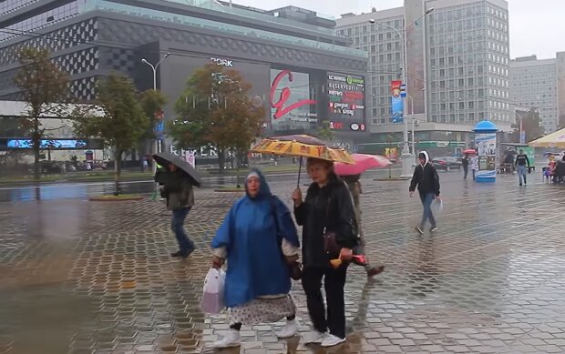 Люта стихія продірявить парасольки львів'ян - дощ, град і штормовий вітер