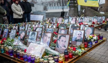 Українці вшановують пам'ять загиблих в річницю Небесної сотні