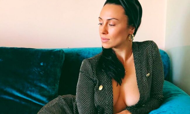 DJ NANA, instagram.com/anastasia_domination/