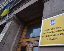 Мінагрополітики не даватиме окупованому Криму зернозбиральну техніку