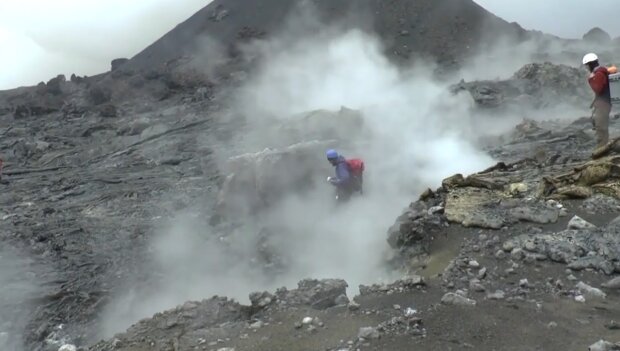 Экспедиция в жерло вулкана, кадр из видео: Facebook Юрий Кульпа