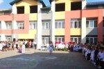 Двоїться в очах: школа під Львовом похизувалася рекордною кількістю близнюків