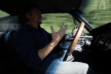 Попал в три ДТП: с известным ведущим произошла трагедия
