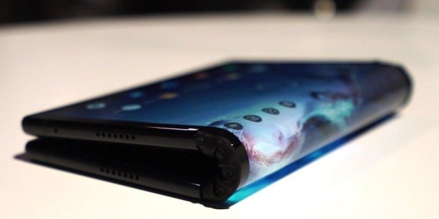 Первый в мире гибкий смартфон Royoe FlexPai появился на прилавках: характеристики, цена