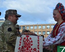 Жители Черкасс встречали своих героев со слезами на глазах (фото)