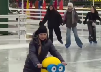 Українці, ковзанка, кадр з відео