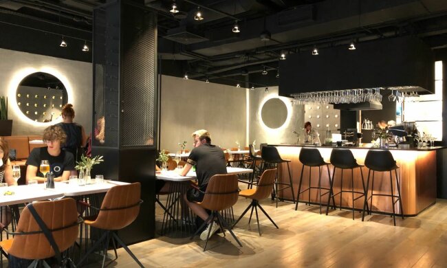 У столиці жертвою бандитів стала відома співачка і зірка скандальних телешоу