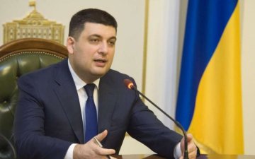 Шоколадный загар Гройсмана вызвал много вопросов у украинцев, но в Кабмине все засекретили