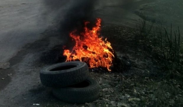 В Умані палили шини і мітингували проти розбитих доріг (фото)