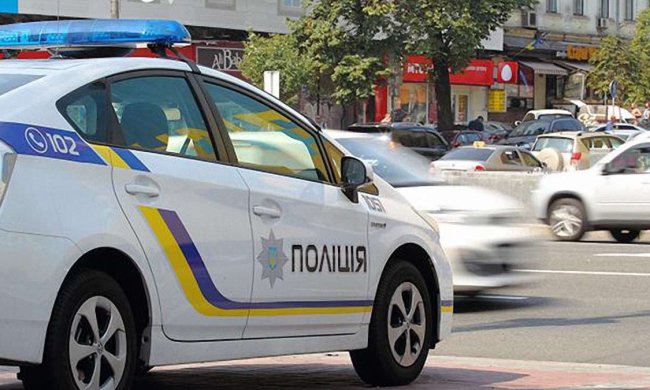 У Києві намагались зґвалтувати дівчину: напав і побив у під'їзді