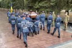 Харків прощається із загиблим у катастрофі курсантом: море сліз і військові залпи, ридають навіть генерали