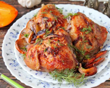 Бедрышки с хурмой, кадр из видео