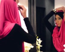 Зіркою Playboy вперше стала мусульманка у хіджабі (відео)