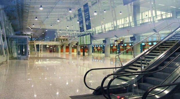 "Провожал девушку на самолет": во львовском аэропорту загадочно исчез мужчина
