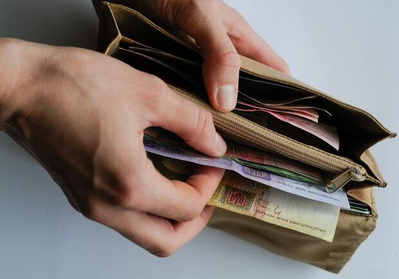 Гроші, гаманець / фото: Pinterest