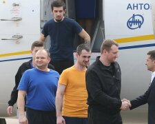 Звільнений з полону моряк Ейдер освідчився коханій, реакція безцінна: "Буду, куди я подінуся"