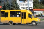 Сумкою в обличчя, кулаком у спину: здичавілі киянки влаштували жорсткі бої в маршрутці, скандальне відео