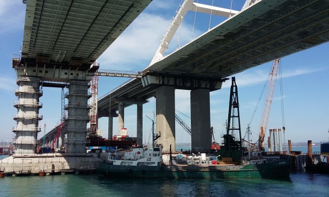 Ватне LEGO: в мережі показали зруйнований Кримський міст